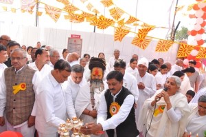 21 FOOT SHIVLING INNOGRATION BY VIP-GANESHANAND MAHRAJ, SHRI NIWAS GUPTA,PRESIDENT SIKSHA SABHA 